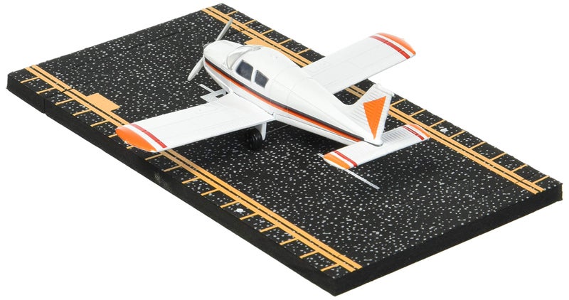 Hot Wings Planes Piper Cherokee with Connectible Runway in Aviation Museums Nationwide - Image 2
